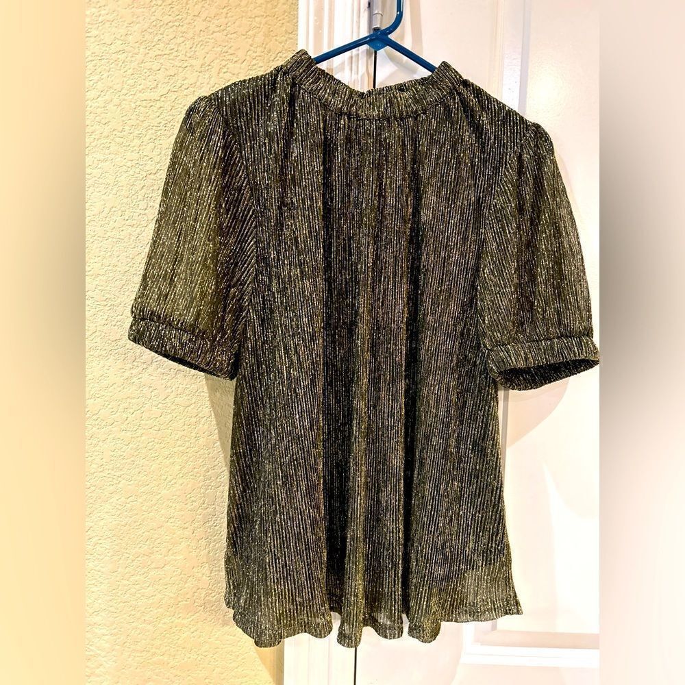 TMHL black metallic short sleeve top NWT size Medium‎